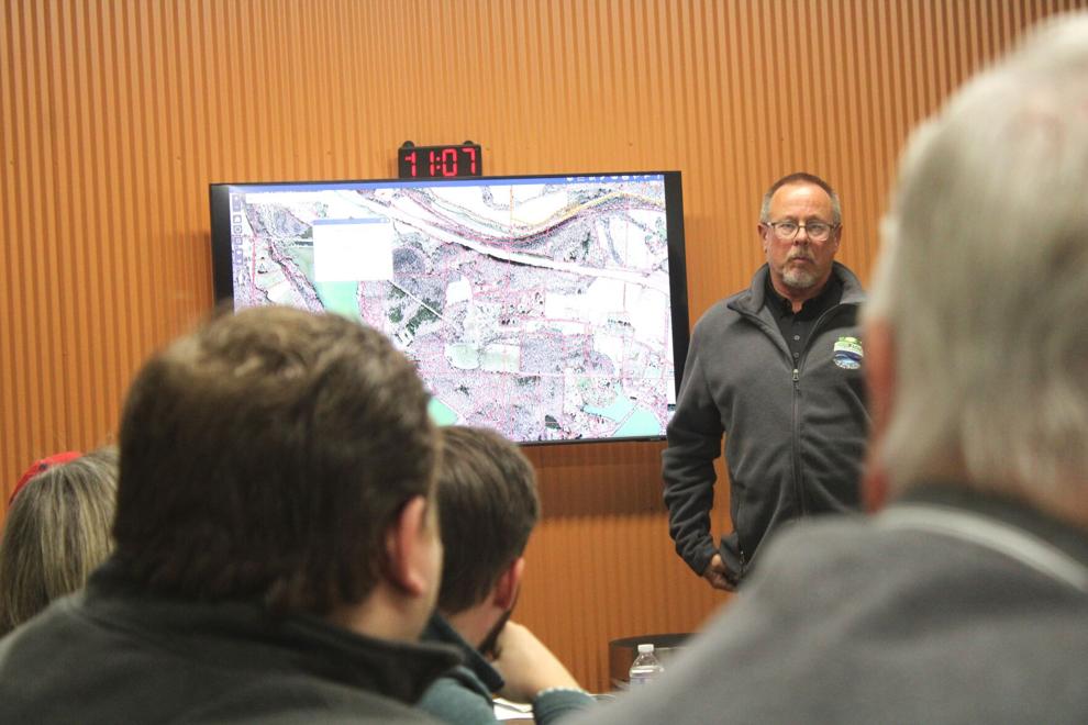 Meeting on lake dredging inches the process forward